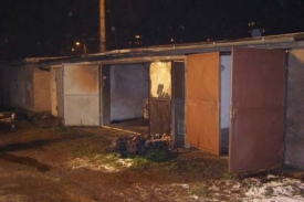 V t&eacute;to třineck&eacute; gar&aacute;ži v ponděl&iacute; hořelo.